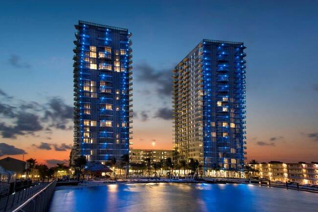 Icon Marina Village in West Palm Beach, FL - Foto de edificio - Building Photo