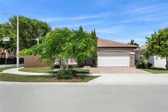 8555 NW 111th Ct in Doral, FL - Building Photo - Building Photo