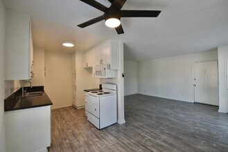 12142 Burbank Blvd in Los Angeles, CA - Building Photo - Building Photo