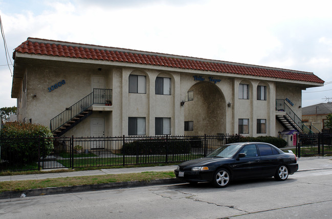 No Longer Managing in Inglewood, CA - Foto de edificio - Building Photo