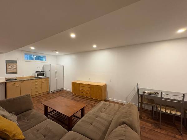 485 29th St E in North Vancouver, BC - Building Photo - Building Photo