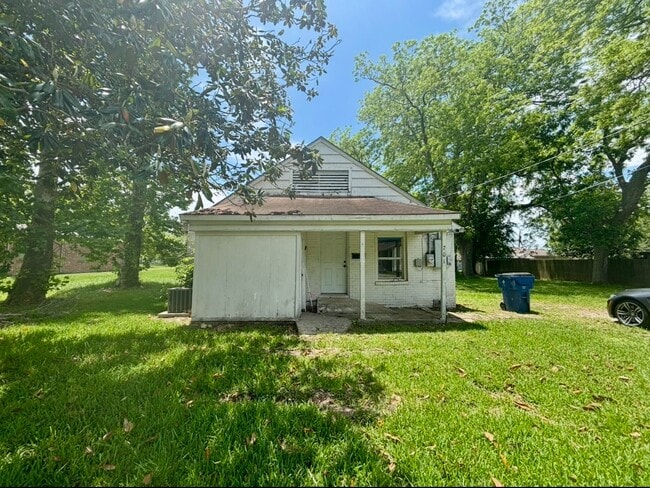 property at 701 N Hackberry St