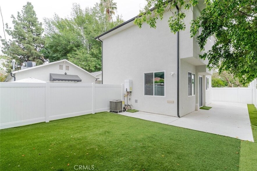 9035 Rathburn Ave in Los Angeles, CA - Foto de edificio