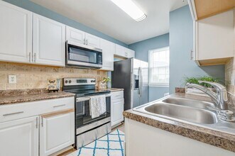 1404 Wendfield Dr in Virginia Beach, VA - Building Photo - Building Photo