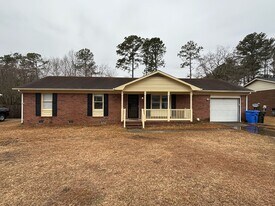6658 Vaughn Rd in Fayetteville, NC - Building Photo