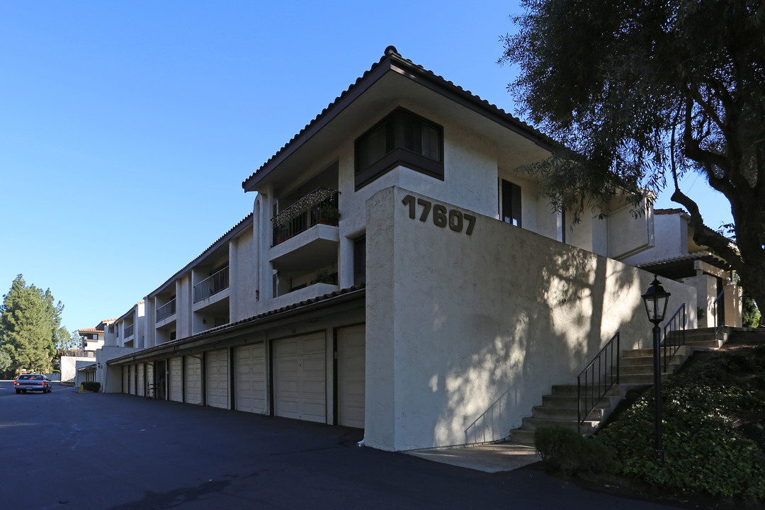 Oaks North Village in San Diego, CA - Foto de edificio