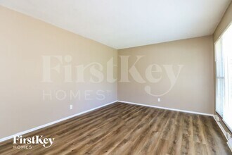 740 Lilac Dr in Florissant, MO - Building Photo - Building Photo