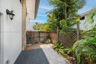 230 Sunrise Dr in Key Biscayne, FL - Building Photo - Building Photo