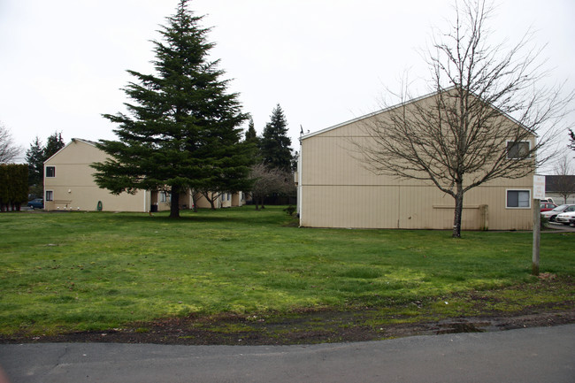 Meadows Apartments in Sheridan, OR - Foto de edificio - Building Photo