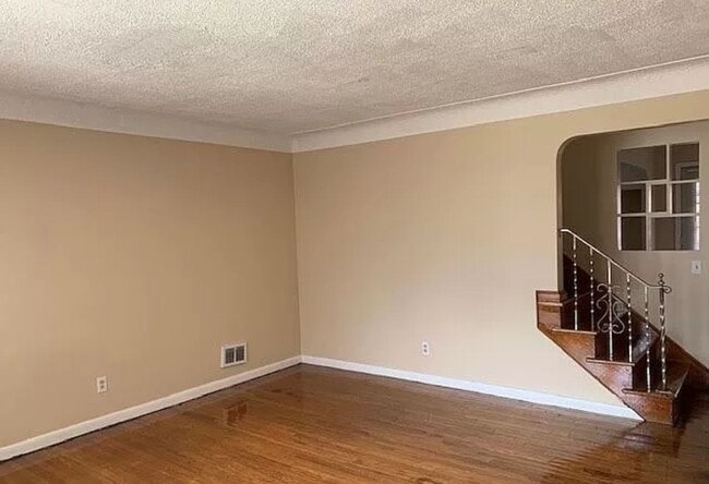 17253 McCracken Rd in Maple Heights, OH - Building Photo - Building Photo