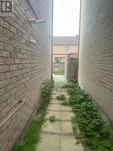 122 ALFRED SMITH Way in Newmarket, ON - Building Photo - Building Photo