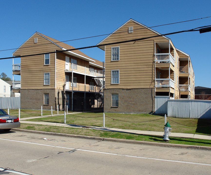 7851 Read Blvd in New Orleans, LA - Foto de edificio