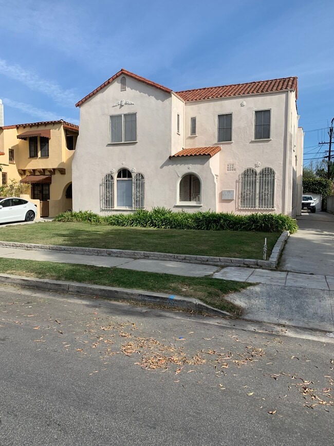 824 1/2 S Curson Ave, Unit 824 1-2