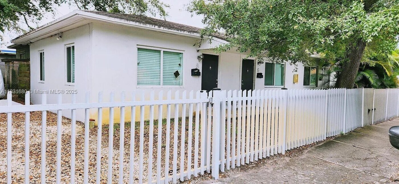 2 NE 63rd St in Miami, FL - Building Photo