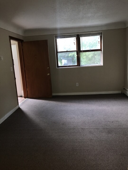 2637 Stillwater Rd E in Maplewood, MN - Building Photo