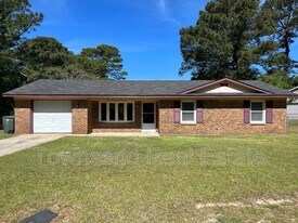 5675 Livingston Dr in Fayetteville, NC - Building Photo