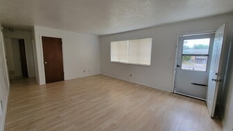 1660 Grandview Dr, Unit 1 in Idaho Falls, ID - Building Photo