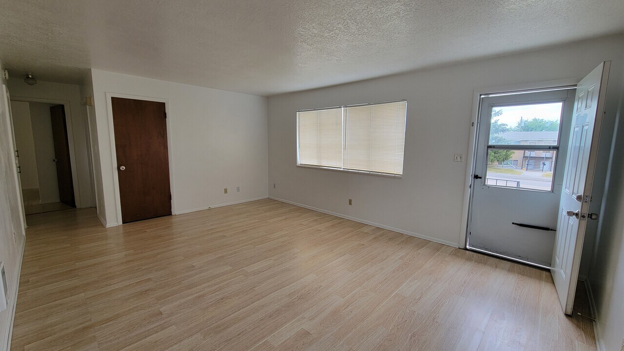 1660 Grandview Dr, Unit 1 in Idaho Falls, ID - Building Photo