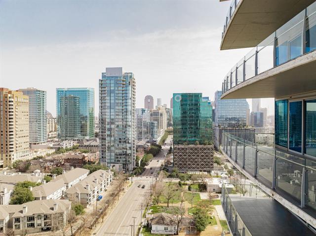 3130 N Harwood St in Dallas, TX - Foto de edificio - Building Photo