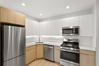 7383 N Damen Ave in Chicago, IL - Building Photo - Building Photo