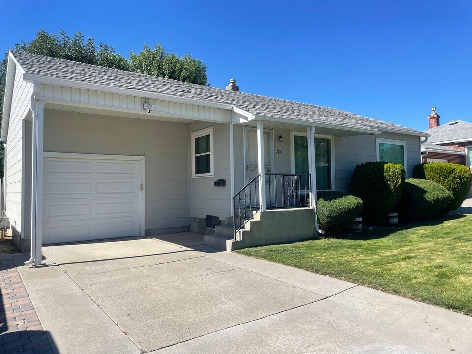 745 Wilkinson Ave in Reno, NV - Building Photo