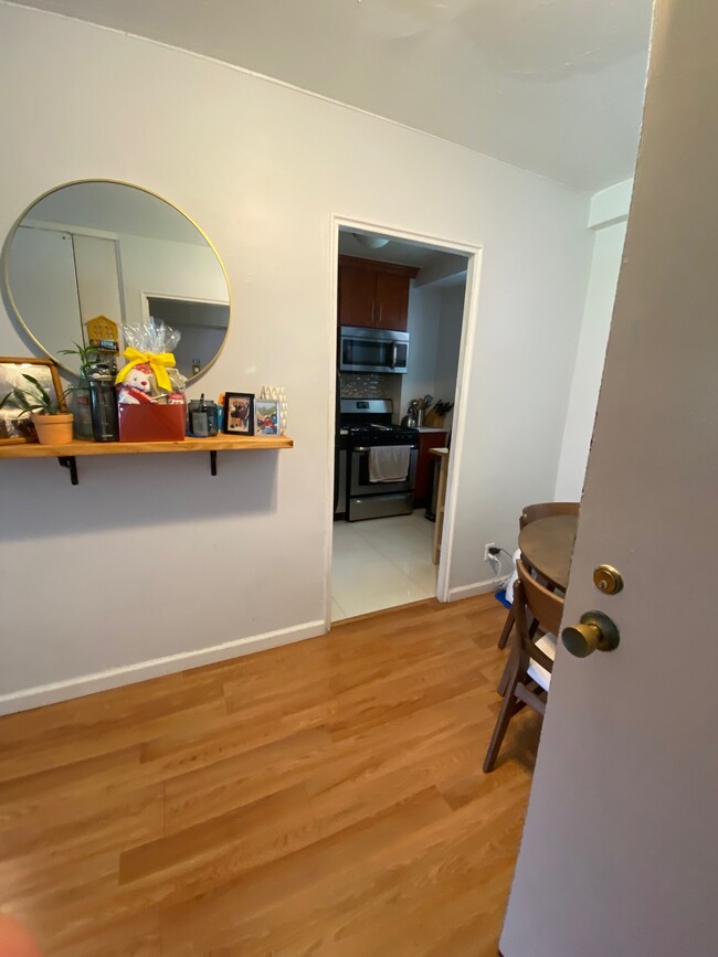 6145 98th St in Rego Park, NY - Building Photo - Building Photo