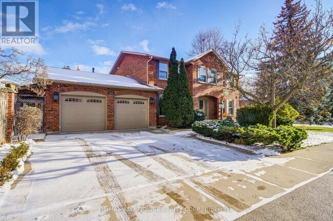 1251 Old Colony Rd in Oakville, ON - Building Photo - Building Photo