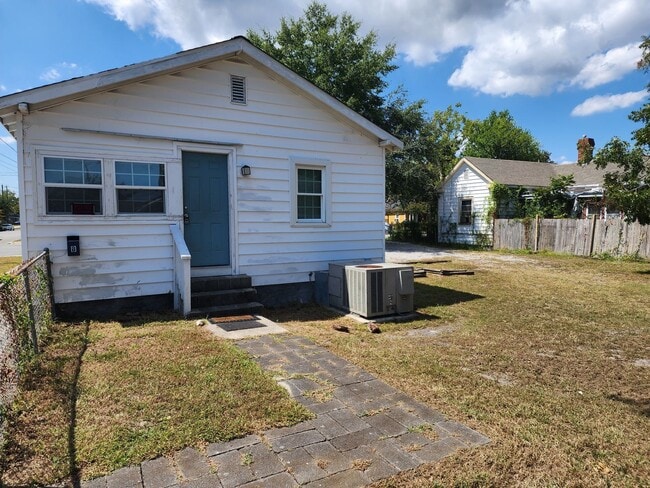 property at 919 S 12th St