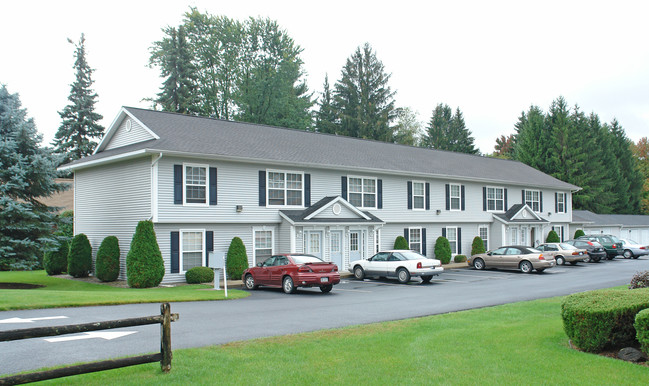 2100 Curry Rd in Schenectady, NY - Foto de edificio - Building Photo