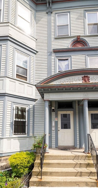 30 Hawthorne St in Boston, MA - Building Photo - Building Photo