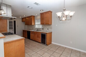 5605 Duke St in Lubbock, TX - Foto de edificio - Building Photo