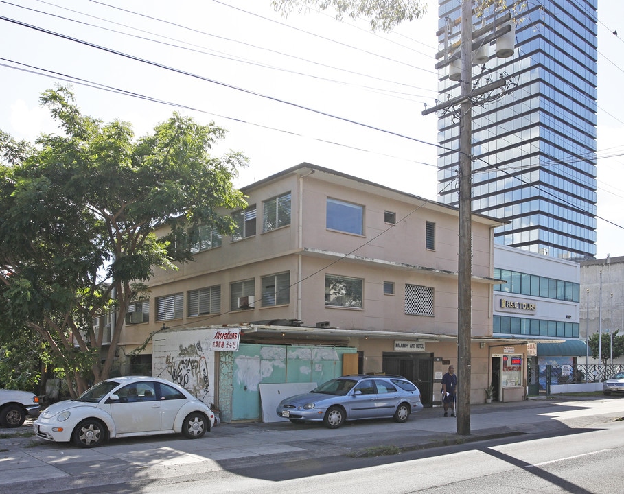 1716 Kalakaua Ave in Honolulu, HI - Building Photo