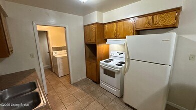 6001 Applegate Ln in Louisville, KY - Building Photo - Building Photo