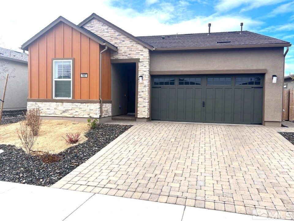 7867 Hoback Dr in Sparks, NV - Foto de edificio