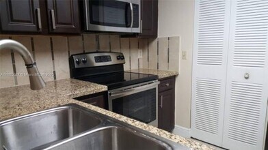 1231 SW 46th Ave in Pompano Beach, FL - Building Photo - Building Photo