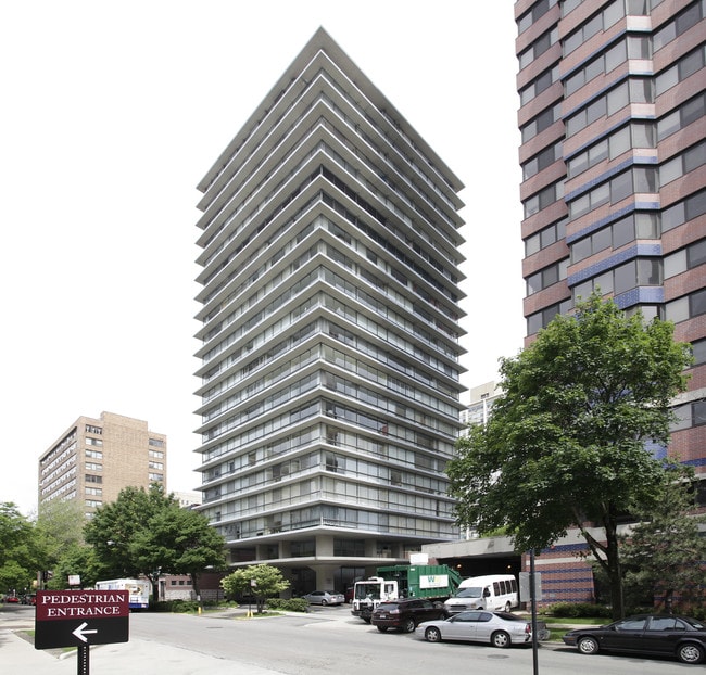 320 W Oakdale Ave in Chicago, IL - Building Photo - Building Photo