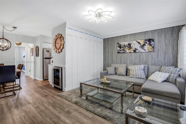 901 SW 11th Ave in Hallandale Beach, FL - Building Photo - Building Photo