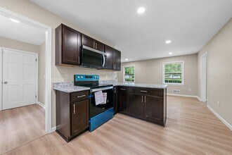 725 Temple Ct in Bowling Green, KY - Building Photo - Building Photo