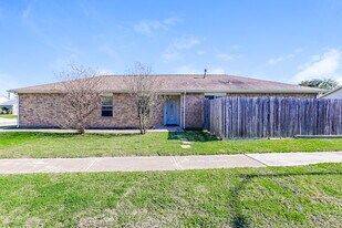 7457 Parkland Manor Dr in Cypress, TX - Building Photo