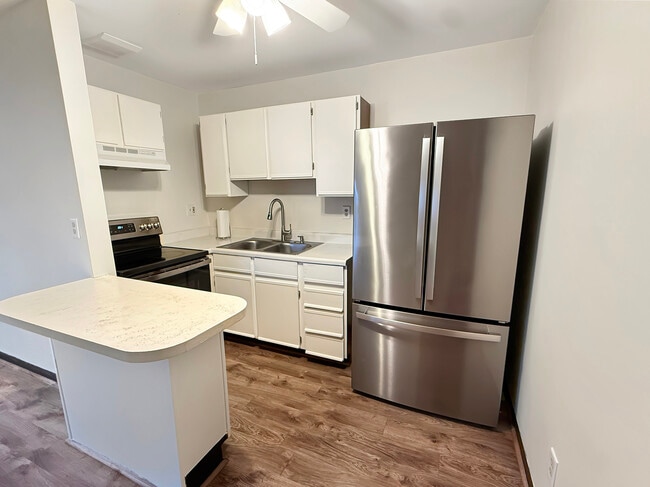 3170 W Monroe St in Waukegan, IL - Building Photo - Building Photo