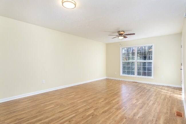 123 Whitaker Rd in Fairview, NC - Building Photo - Building Photo