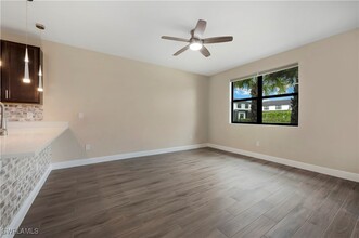 7549 Carnegie Way in Naples, FL - Foto de edificio - Building Photo