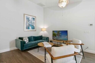 1120 Hyacinth Pl in Wellington, FL - Foto de edificio - Building Photo