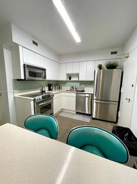 5151 Collins Ave, Unit 326 in Miami, FL - Building Photo - Building Photo