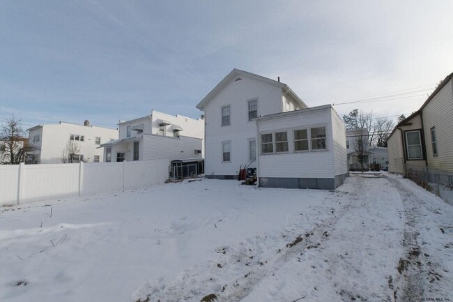 211 Stow Ave, Unit 2 in Troy, NY - Building Photo - Building Photo