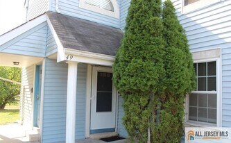 49 Tanglewood Ct in Monmouth Junction, NJ - Building Photo