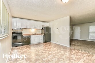 2316 Millvalley Dr in Florissant, MO - Foto de edificio - Building Photo