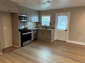 4504 Kingsbury St in Houston, TX - Foto de edificio - Building Photo