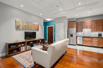 2 Charles St, Unit 21 in Boston, MA - Building Photo - Building Photo