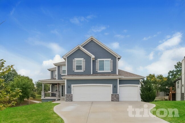 property at 1016 SE Wood Ridge Ct